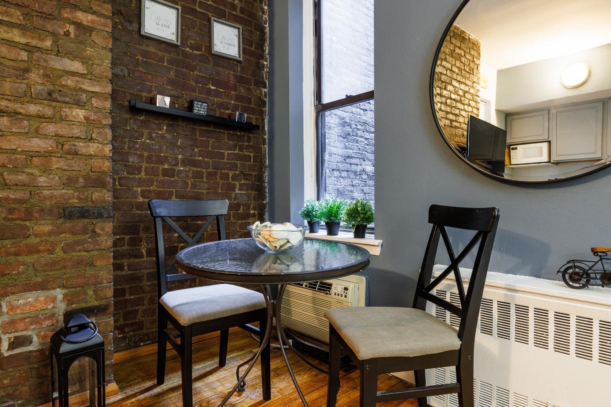 Apartment Feel City Like Movie Star In Ues